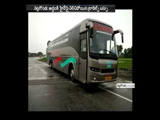 kesineni travels bus problem in adanki high way passengers facing problem - Sakshi