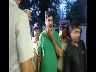 anantapur police arrest 100 crore scam fraud - Sakshi