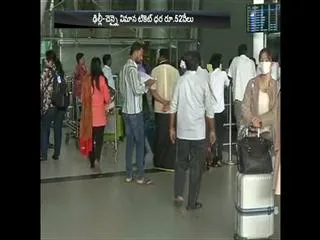 Chennai airfares five times higher than last-minute fare in the wake of Cyclone Vardah - Sakshi