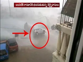 Strong winds heavy rain lash chennai - Sakshi