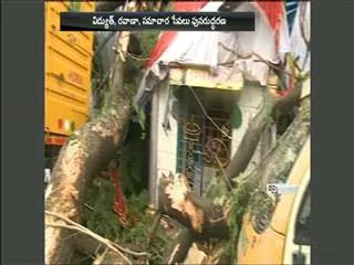 Demonetisation worsens Cyclone Vardahs impact on Chennai - Sakshi