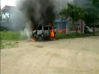 maruti van catches fire - Sakshi