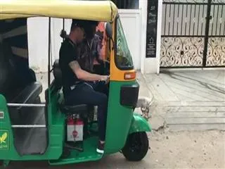 Michael Clarke drives auto-rickshaw in Bengaluru - Sakshi