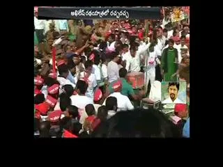 Akhilesh Yadav's Hi-Tech Mercedes 'Rath' Breaks Down A Km Into Yatra - Sakshi