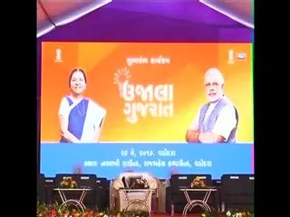 gujarat cm anandiben offers resign - Sakshi
