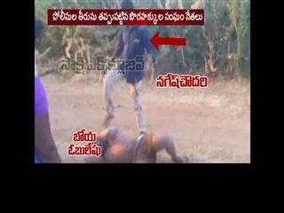 high drama in ananthpur over paritala-sriram-supporters-brutally-attack-a-man-in-rapthadu - Sakshi