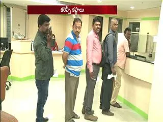 Common People Facing Problems With Ban Of Currency Note - Sakshi