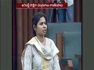 Chandrababu played politics with akhila priya - Sakshi