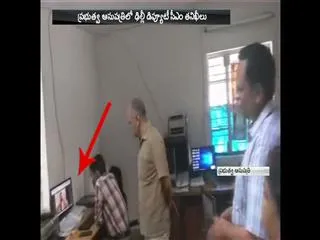 Manish Sisodia catches hospital employee watching movie at work, orders action - Sakshi