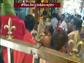 Disservice in vijayawada durga temple in dasara celebrations - Sakshi