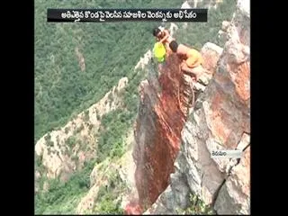 Venkanna devotees adventure in Tirumala - Sakshi