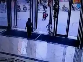 Little girl hit by collapsing door - Sakshi