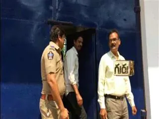 CID Takes Agri Gold directors to their Custody - Sakshi