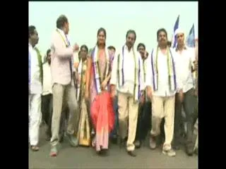 YSRCP huge rally in mandapeta east godavari district - Sakshi