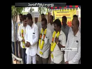 eluru contractors protest second day - Sakshi
