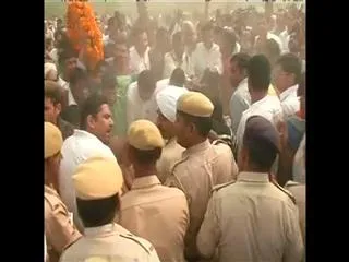 Delhi Government announces Rs 1 crore as compensation to the kin of ex-serviceman Ram Kishan Grewal - Sakshi