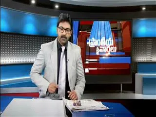 goons pelted on seven hills express, looted passengers - Sakshi