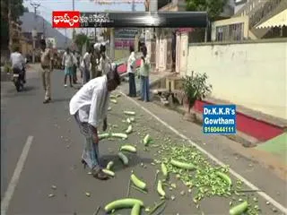 penumaka farmers fire on government - Sakshi