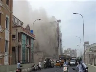 Chennai Silks fire: Insurance firm New India Assurance to assess loss - Sakshi