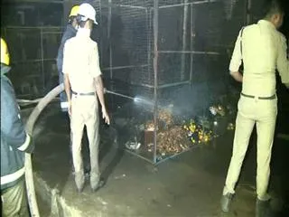 Fire Accident In Vegetable Market In hyderabad - Sakshi