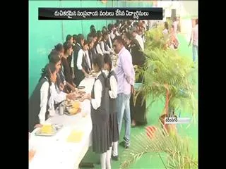 Food festival in vivekananda school in kareemnagar - Sakshi