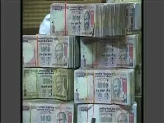 Relief for common man, Govt extends deadline to use old notes till Nov 24 - Sakshi