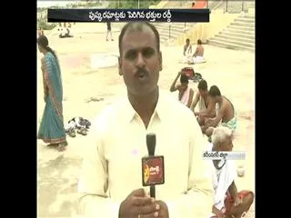 Huge crowd at Pushkar Ghat - Sakshi