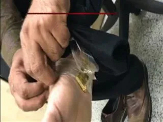 1 Kg Gold caught in Shamshabad airport - Sakshi