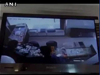 Robbery at gunpoint in jewellery store of Allahabad - Sakshi