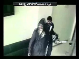 unknown persons gun firing in maharashtra - Sakshi