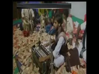 Rain of currency notes during Bhajan Sandhya program in Surat - Sakshi