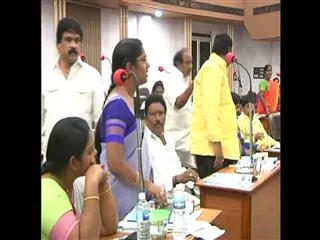 TDP, YCP Councillors Clash in Vijayawada Municipal Council Meeting - Sakshi