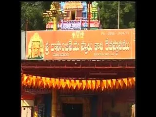 block money holders donated temples in 500and 100 notes - Sakshi