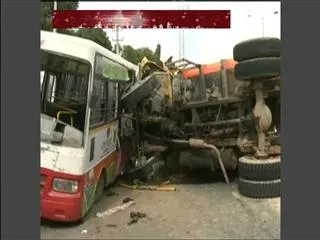 Horrible Road Accident Near Golkonda - Sakshi