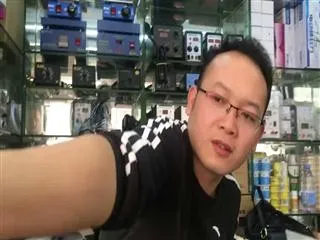 Watch How This Man Built an iPhone 6s From Spare Parts - Sakshi