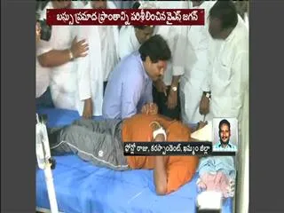 YS Jagan mohan reddy consoles khammam road accident victims - Sakshi