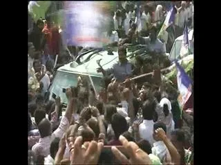Ys jagan Raithu Barosa Yatra from today - Sakshi
