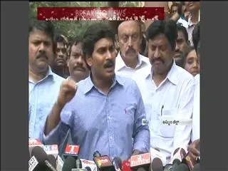 Khammam road accudebt:ys jagan mohan reddy demands ex-gratia of Rs 5 lakhs - Sakshi