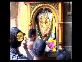 Tamil Nadu CM Jayalalithaa's supporters donate Rs 1.6 crore jewellery to temple - Sakshi