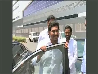 Jagan for Delhi Today to Meet President - Sakshi