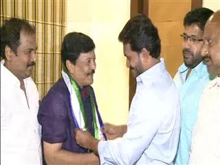 former mlc kandula durgesh joined in ysrcp - Sakshi