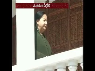 Put an end to rumours on Jayalalithaa's health: Karunanidhi to govt - Sakshi