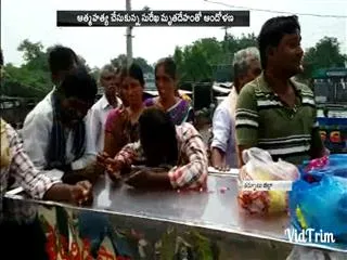 villagers protests in front of panyam police station over False cases - Sakshi