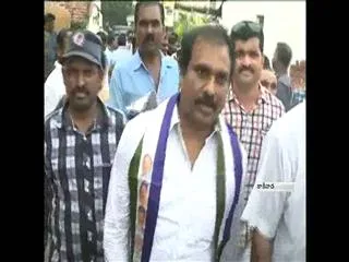 cpm leaders protest in kakinada over divis company - Sakshi