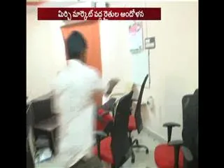 farmers protest in khammam mirchi yard - Sakshi