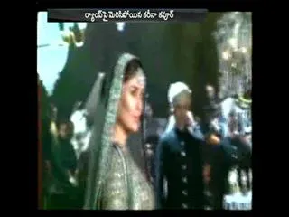 Kareena Kapoor gets emotional as she walks the ramp after announcing pregnancy - Sakshi