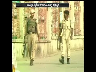 3 Killed and Over 300 Injured In Fresh Clashes In Kashmir - Sakshi