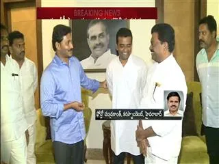 kasu mahesh reddy to join in ysrcp - Sakshi