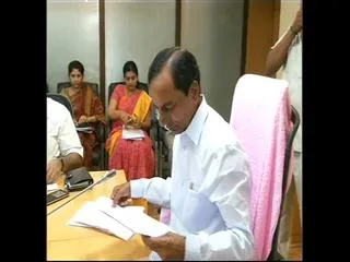 cm kcr returns from delhi trip - Sakshi