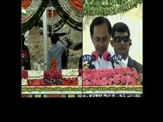 Telangana CM KCR Flag hoisting at golconda Fort - Sakshi
